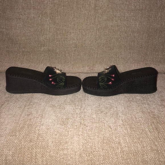 Nicole Black Wedge - Size 7 - Picture 6 of 6